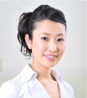 中庭麻友子　院長/歯学博士