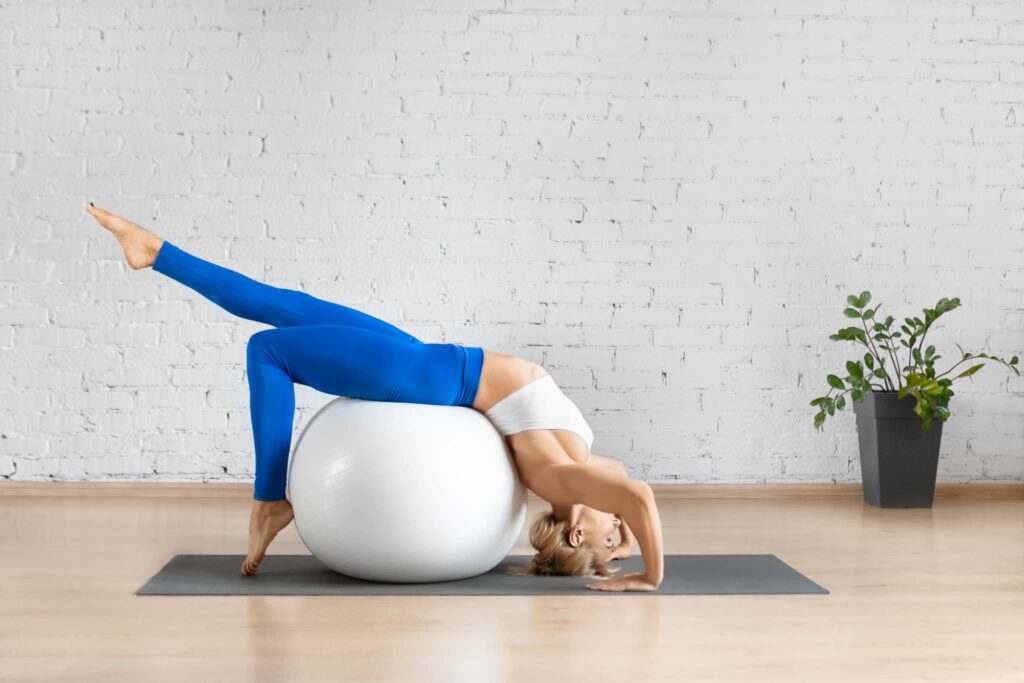 【毎日10分】身体を柔らかくするストレッチ6選｜硬くなる理由、柔らかくするコツも解説