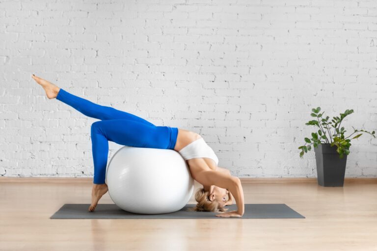 【毎日10分】身体を柔らかくするストレッチ6選｜硬くなる理由、柔らかくするコツも解説