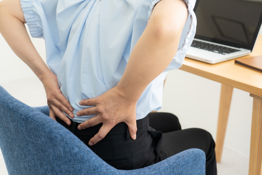 背中のコリの主な原因