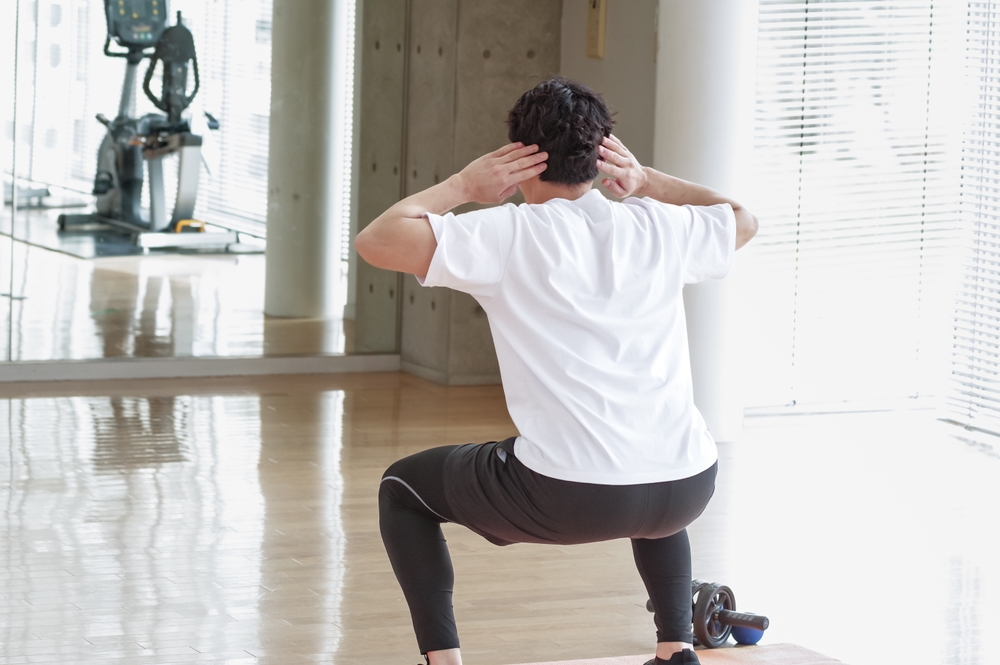 スクワットすると腰が痛いのはなぜ?