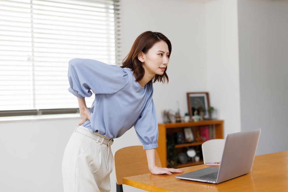 腰に負担のかからない座り方とは？腰を痛めないために心がけるべきことも解説
