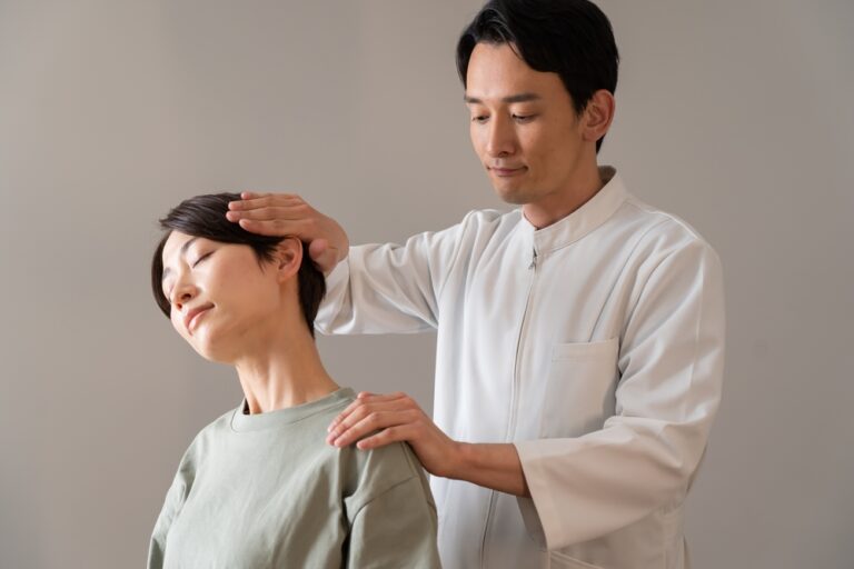 整体とカイロプラクティックの違いは？利用シーンについても紹介