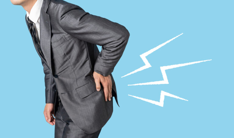 ぎっくり腰でも小さな痛みで起き上がる方法とは？腰痛対策も解説