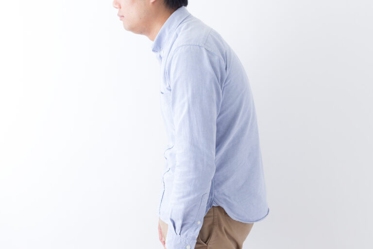 背骨の歪みが起こる原因は？セルフチェック方法やストレッチも紹介