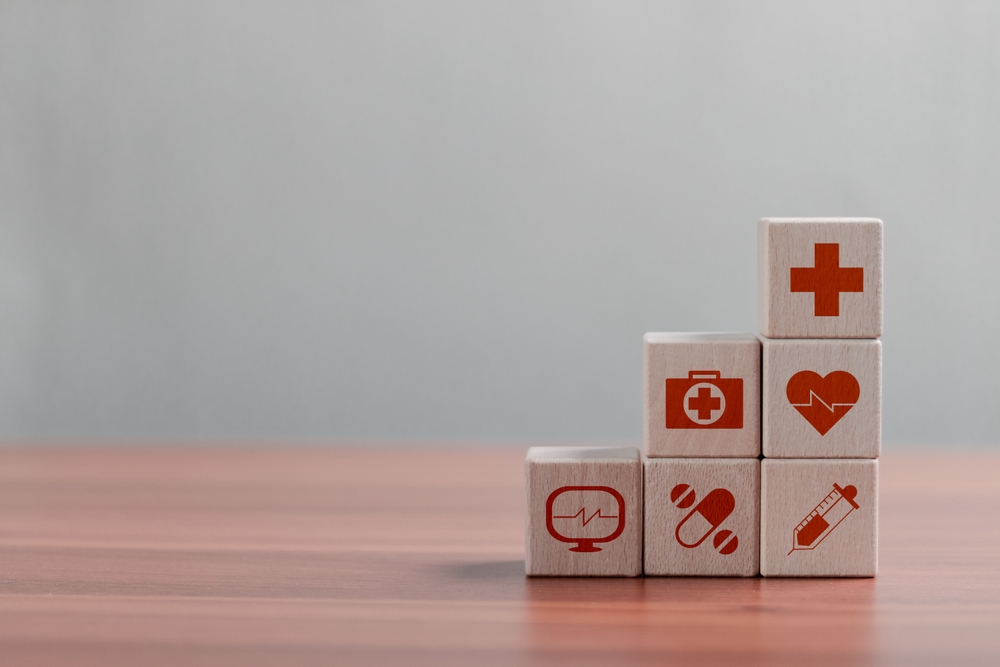 ぎっくり腰の治療に健康保険は適用される？治療具や医療保険についても解説