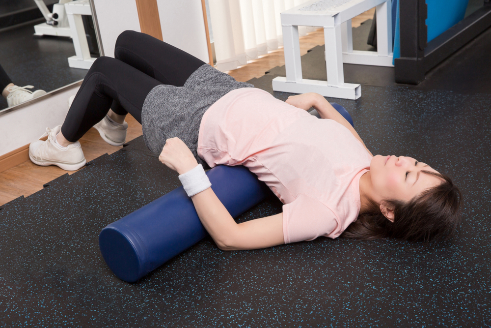 フォームローラーで猫背改善！エクササイズ方法と注意点