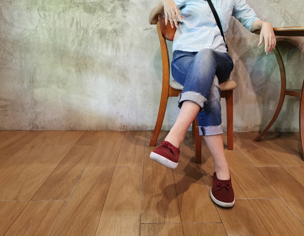 足を組みたくなる理由