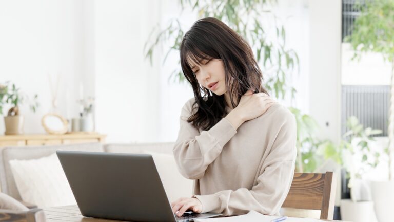 肩こり改善は整体とマッサージどっちが良い？アプローチの違いを徹底解説