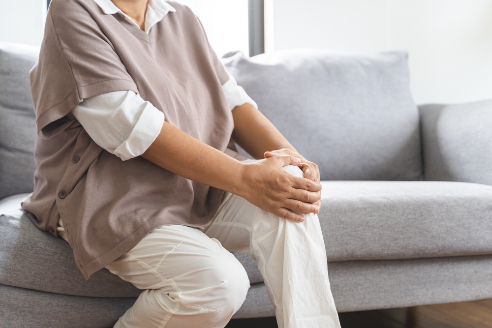 膝がカクカクする原因とは？考えられる病気と対処法まで解説