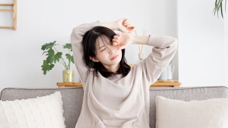 正しい姿勢のはずなのに疲れるのはなぜ？美しい姿勢をキープする方法とは