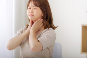 首を回すと音がする……原因や気を付けるべきこと、効果的なストレッチを紹介