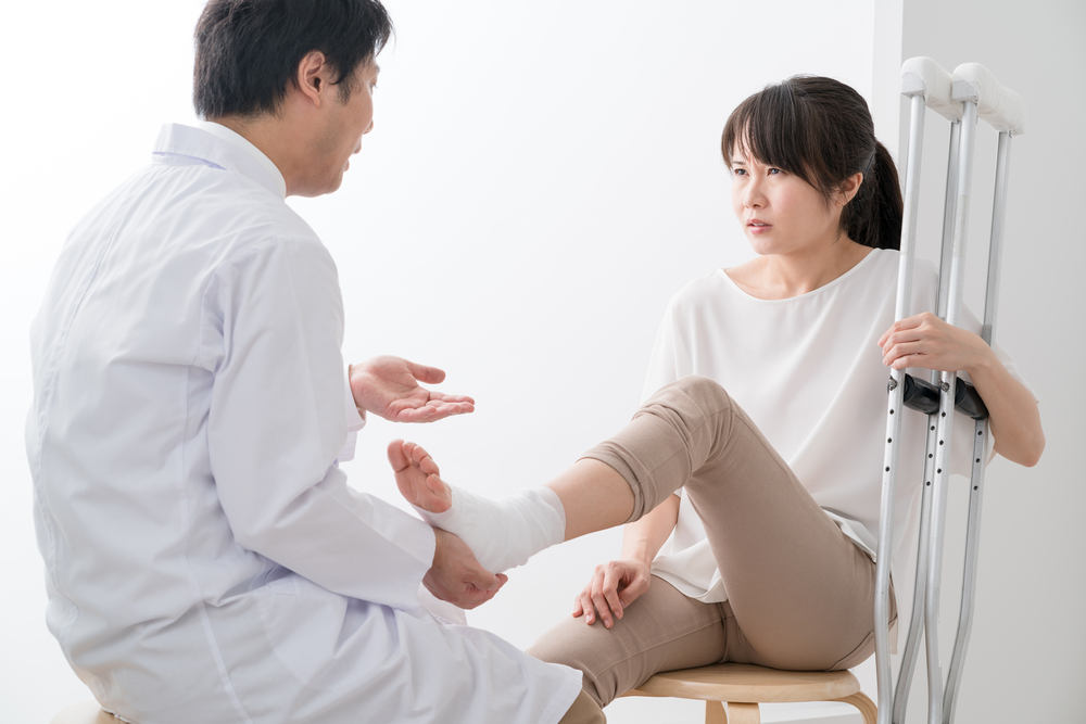 捻挫は整体・整形外科どちらに行くべき？応急措置と予防法も解説