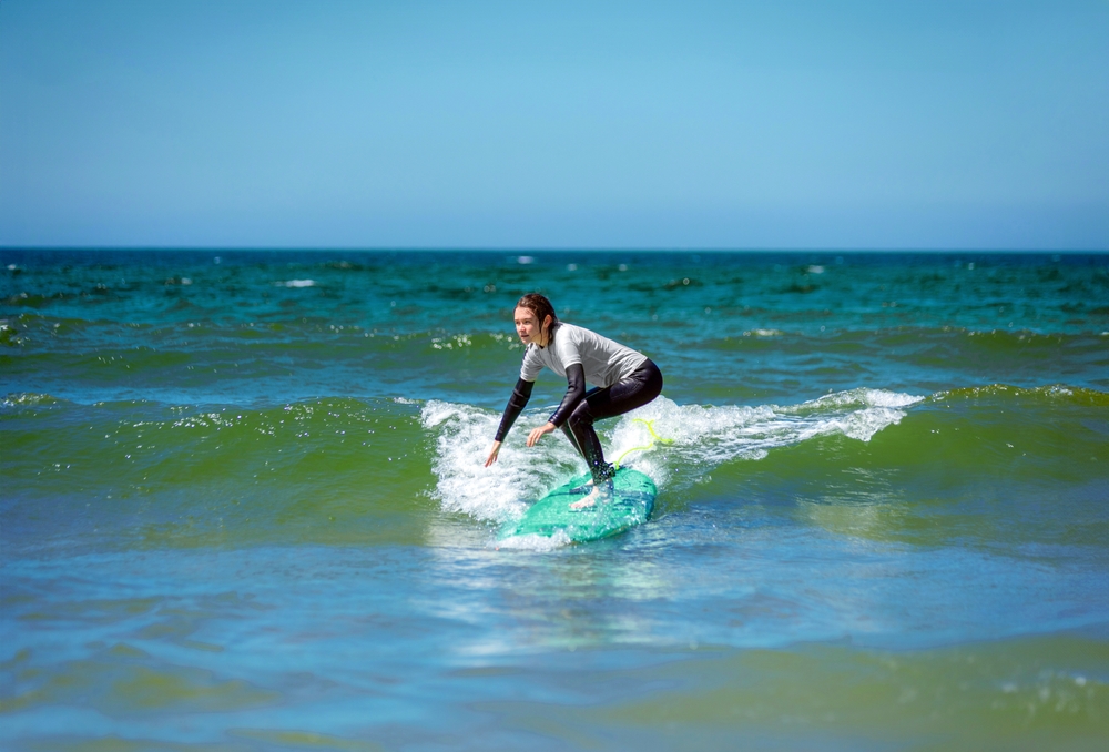 サーフィンで腰痛になる原因は？予防法と対処法を解説