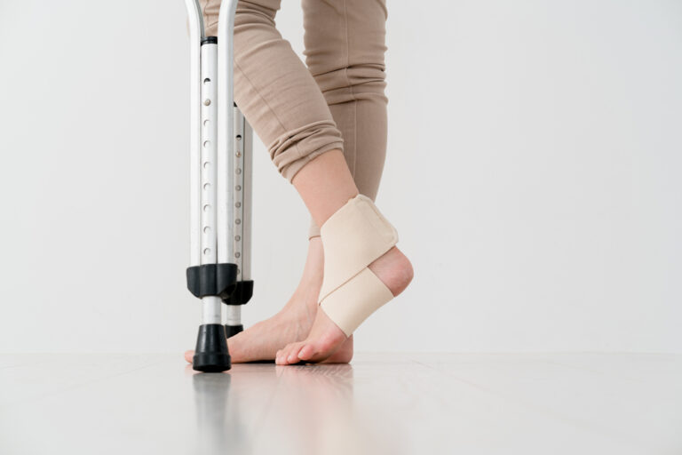 捻挫したときにやってはいけないことは？対処法や予防法も解説