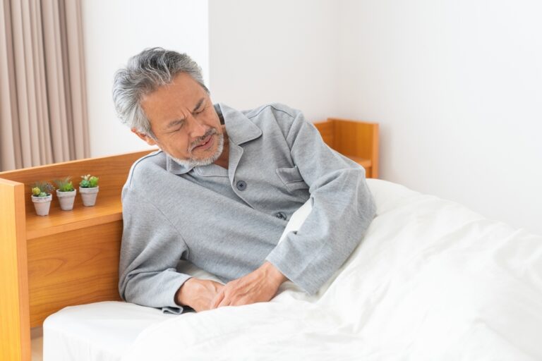 目覚めが悪いのは病気かも？原因と対策を解説