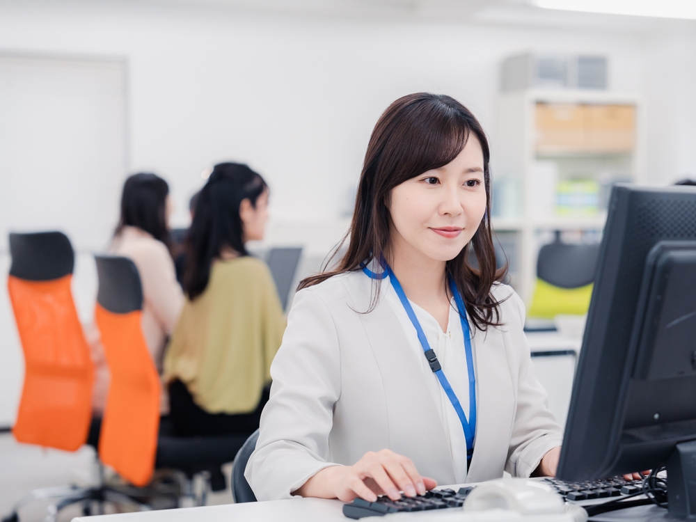 デスクワーク中に試してほしい!簡単ストレッチ&セルフマッサージ