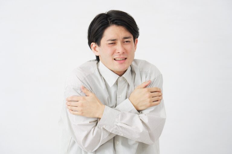 男性も冷え性に！その原因とは｜すぐにできる冷え改善ストレッチ＆筋トレも紹介