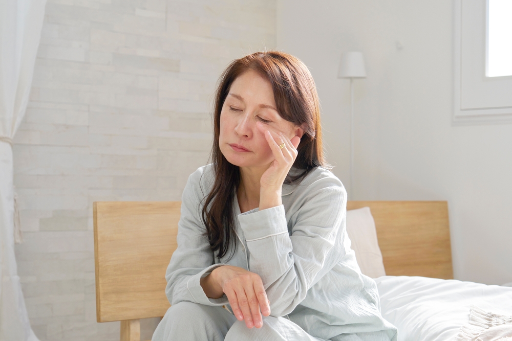 50代女性が寝ても寝ても眠いのは更年期の影響?その理由とは