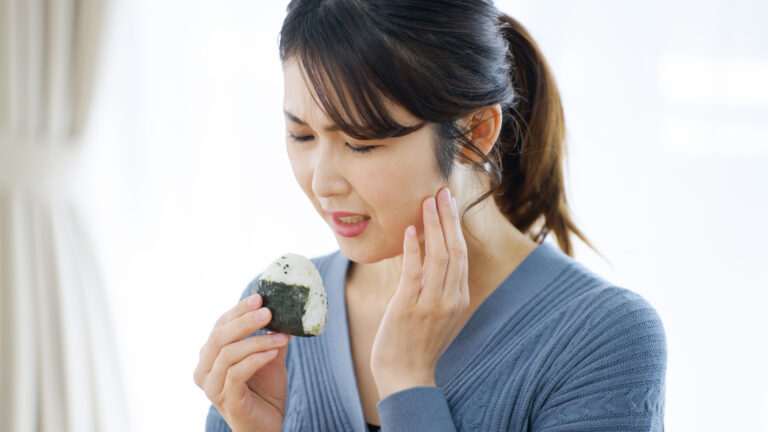 顎関節症におすすめのストレッチ＆マッサージ｜症状や原因についても解説