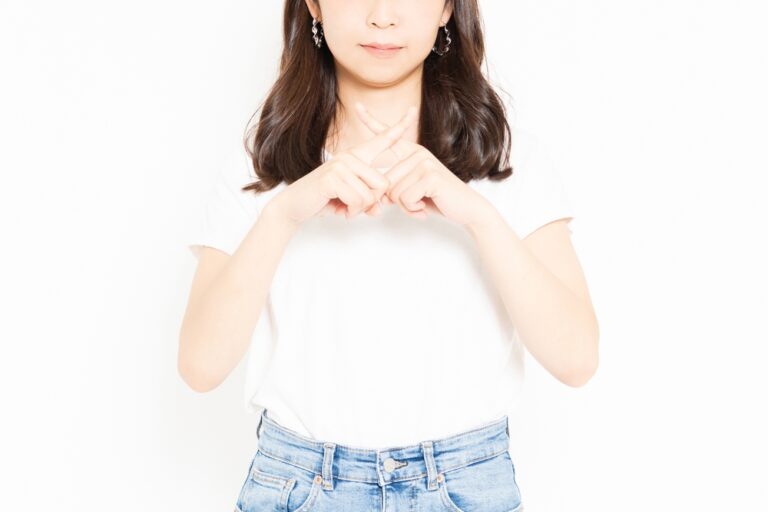 側弯症の人がやってはいけないことは？放置するリスクや日頃からできる対策