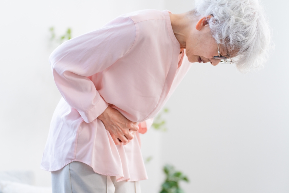 猫背は便秘に影響する!