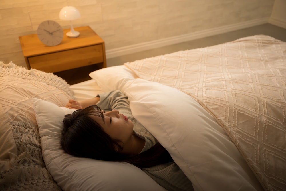 【腰痛でぐっすり眠れない！】腰に負担をかけない寝返りや寝方を紹介