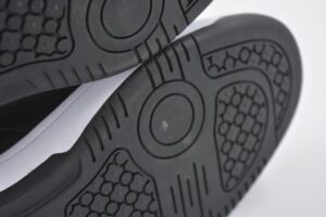 靴の内側が減る原因は？足に負担をかけない歩き方も徹底解説