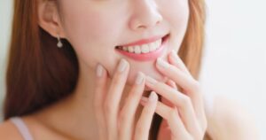 顎を上げる癖の直し方は？原因と今日からできる対策法を解説