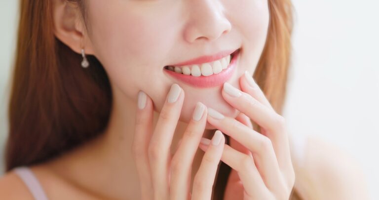 顎を上げる癖の直し方は？原因と今日からできる対策法を解説