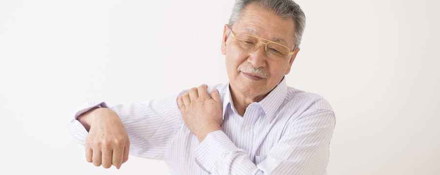 五十肩の痛みで眠れない！原因と痛みを緩和させるための寝方