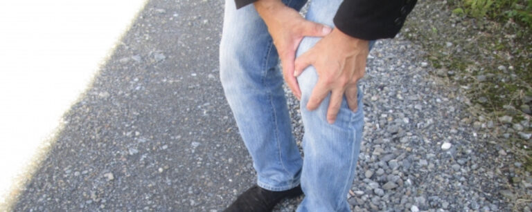 膝が痛くて曲がらない！痛みや違和感が出る原因とおすすめの対処法