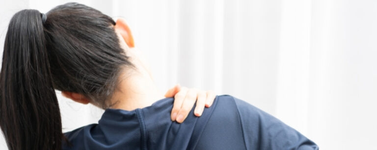 肩が上がらないときの対処法は？主な原因や控えるべきこと