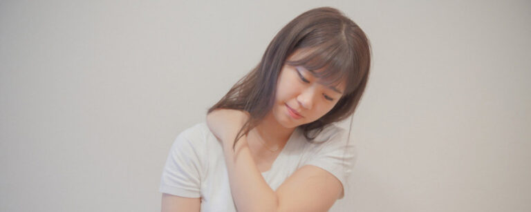 巻き肩の原因や体に与える影響とは？予防のためのストレッチ方法