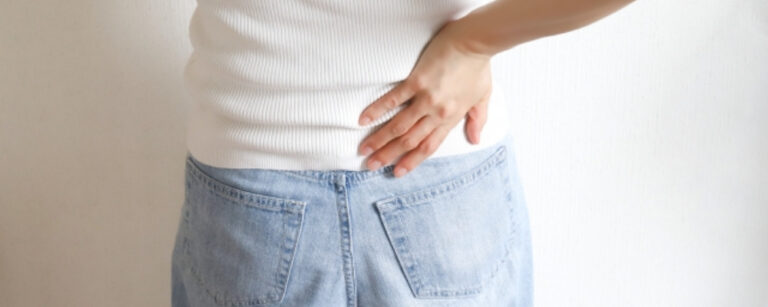 腰痛で寝返りができないときの対処法と腰に負担をかけない寝方