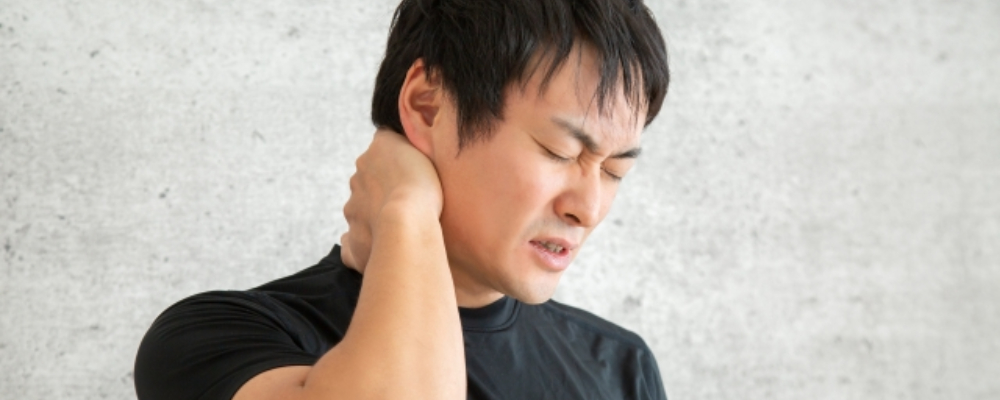 坐骨神経痛でしびれや痛みが生じる原因は？よくある症状・対処法