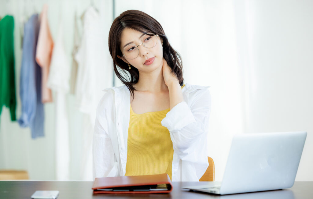 「肩こり」解消におすすめ！「肩甲骨」を意識したストレッチと筋膜リリース